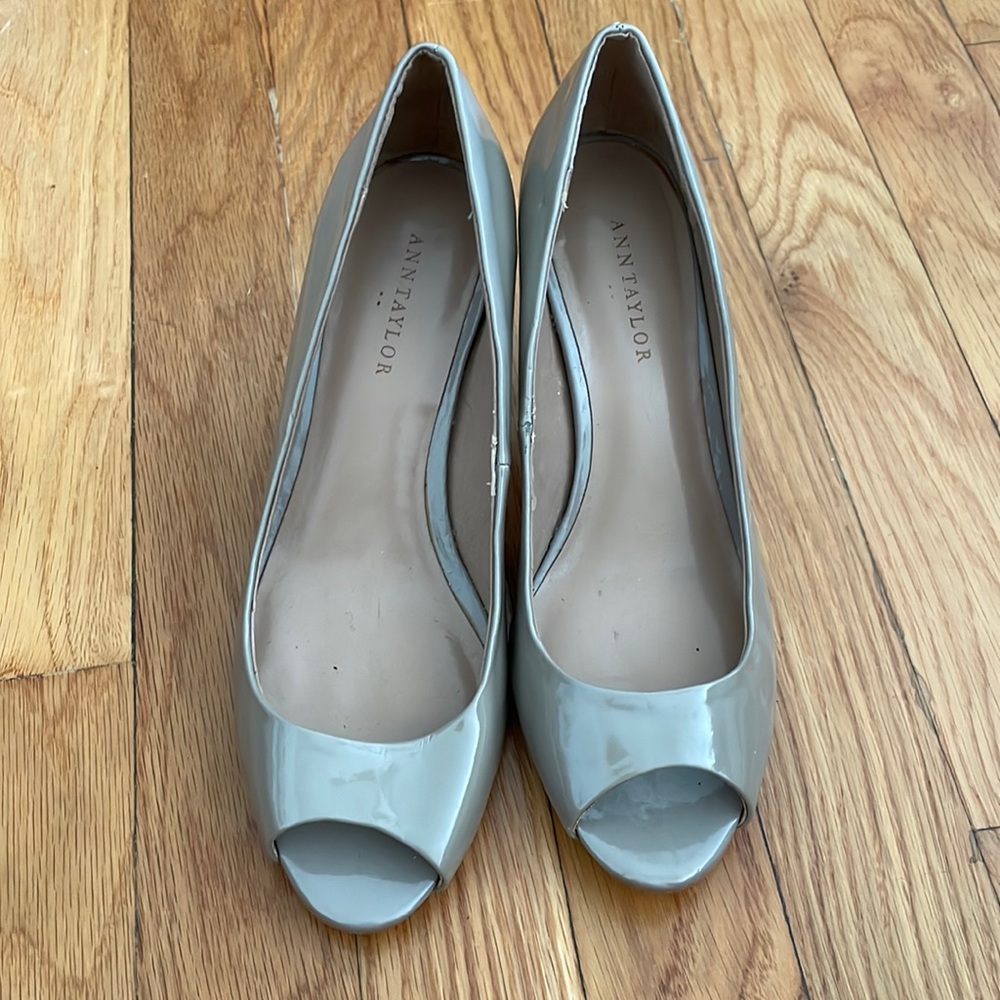 Ann Taylor kitten heels size 6